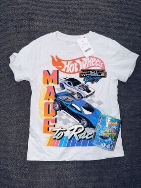 Boys XS Hot Wheels Shirt and Hot Wheels Color Reveal Surprise Cars Bundle